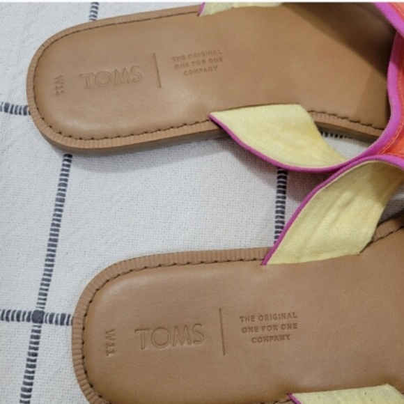 Tom's The Original 1 for 1 Company Women's Viv Striped Flats Slides Slipon Sanda - Picture 8 of 9